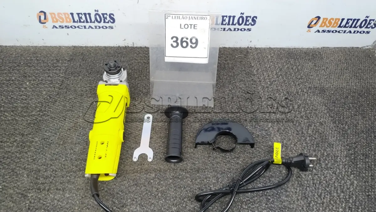 LOTE 369 - 01 ESMERILHADEIRA ANGULAR 850W 220V (PRODUTO NOVO). (NO ESTADO) ATENÇÃO! FAZER A VISITAÇÃO ANTES DE ARREMATAR, NÃO SABEMOS SE FUNCIONA. LEILÃO NÃO TEM GARANTIA E NEM DEVOLUÇÃO, SUJEITO A POSSÍVEIS AVARIAS VISÍVEIS/OCULTAS E/OU AUSÊNCIA DE COMPONENTES.