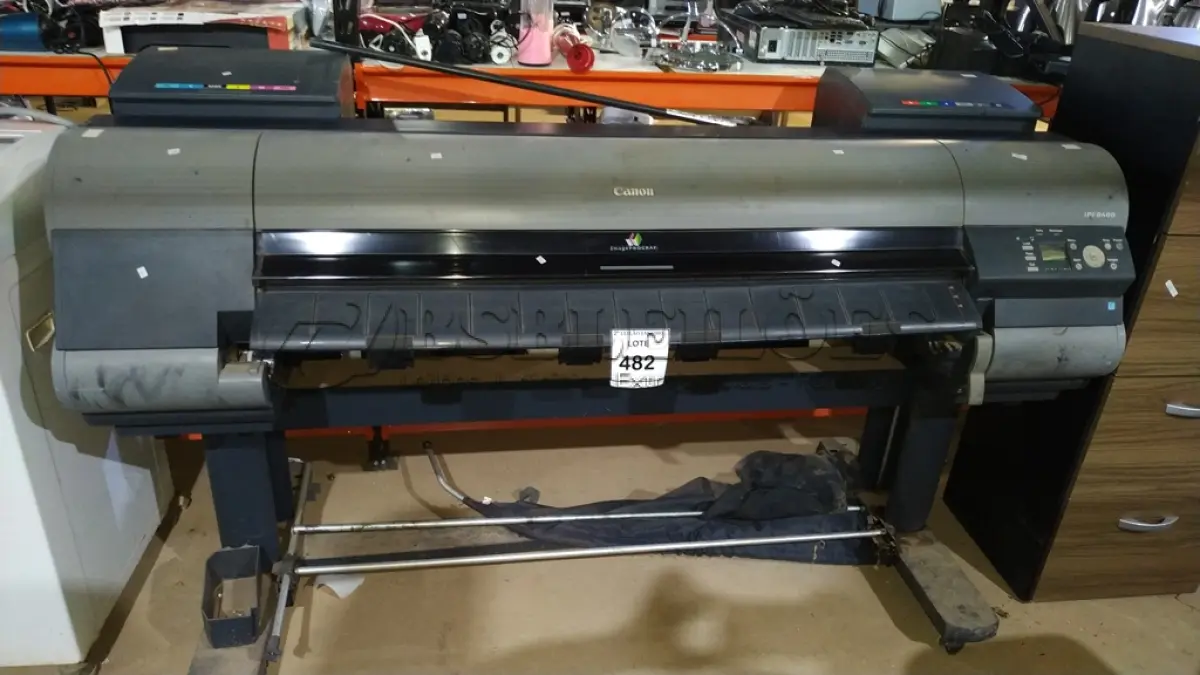 LOTE 482 - 01 PLOTTER MARCA CANON MODELO IPF 8400. (NO ESTADO) ATENÇÃO! FAZER A VISITAÇÃO ANTES DE ARREMATAR, NÃO SABEMOS SE FUNCIONA, LEILÃO NÃO TEM GARANTIA E NEM DEVOLUÇÃO, SUJEITO A POSSÍVEIS AVARIAS VISÍVEIS/OCULTAS E/OU AUSÊNCIA DE COMPONENTES.