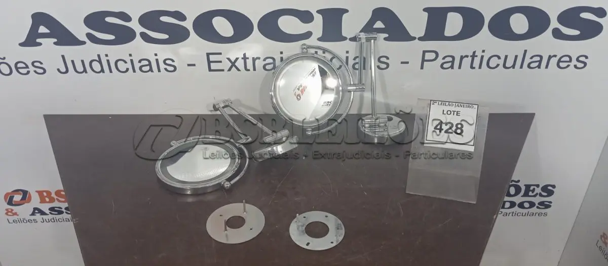 LOTE 428 - 02 ESPELHOS DE AUMENTO CROMADO COM LUZ LED. (NO ESTADO) ATENÇÃO! FAZER A VISITAÇÃO ANTES DE ARREMATAR, NÃO SABEMOS SE FUNCIONA. LEILÃO NÃO TEM GARANTIA E NEM DEVOLUÇÃO, SUJEITO A POSSÍVEIS AVARIAS VISÍVEIS/OCULTAS E/OU AUSÊNCIA DE COMPONENTES.