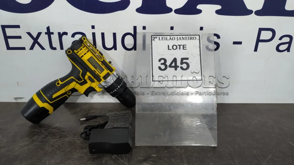 LOTE 345 - 01 PARAFUSADEIRA BATERIA 12V. (NO ESTADO) ATENÇÃO! FAZER A VISITAÇÃO ANTES DE ARREMATAR, NÃO SABEMOS SE FUNCIONA, LEILÃO NÃO TEM GARANTIA E NEM DEVOLUÇÃO, SUJEITO A POSSÍVEIS AVARIAS VISÍVEIS/OCULTAS E/OU AUSÊNCIA DE COMPONENTES.