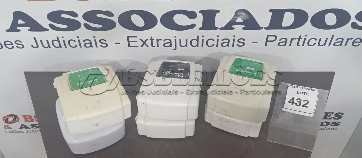 LOTE 432 - 01 CENTRAL ELÉTRICA E 05 CARREGADORES ELETRÔNICOS MARCAS E MODELOS DIVERSOS. (NO ESTADO) ATENÇÃO! FAZER A VISITAÇÃO ANTES DE ARREMATAR, NÃO SABEMOS SE FUNCIONA. LEILÃO NÃO TEM GARANTIA E NEM DEVOLUÇÃO, SUJEITO A POSSÍVEIS AVARIAS VISÍVEIS/OCULTAS E/OU AUSÊNCIA DE COMPONENTES.