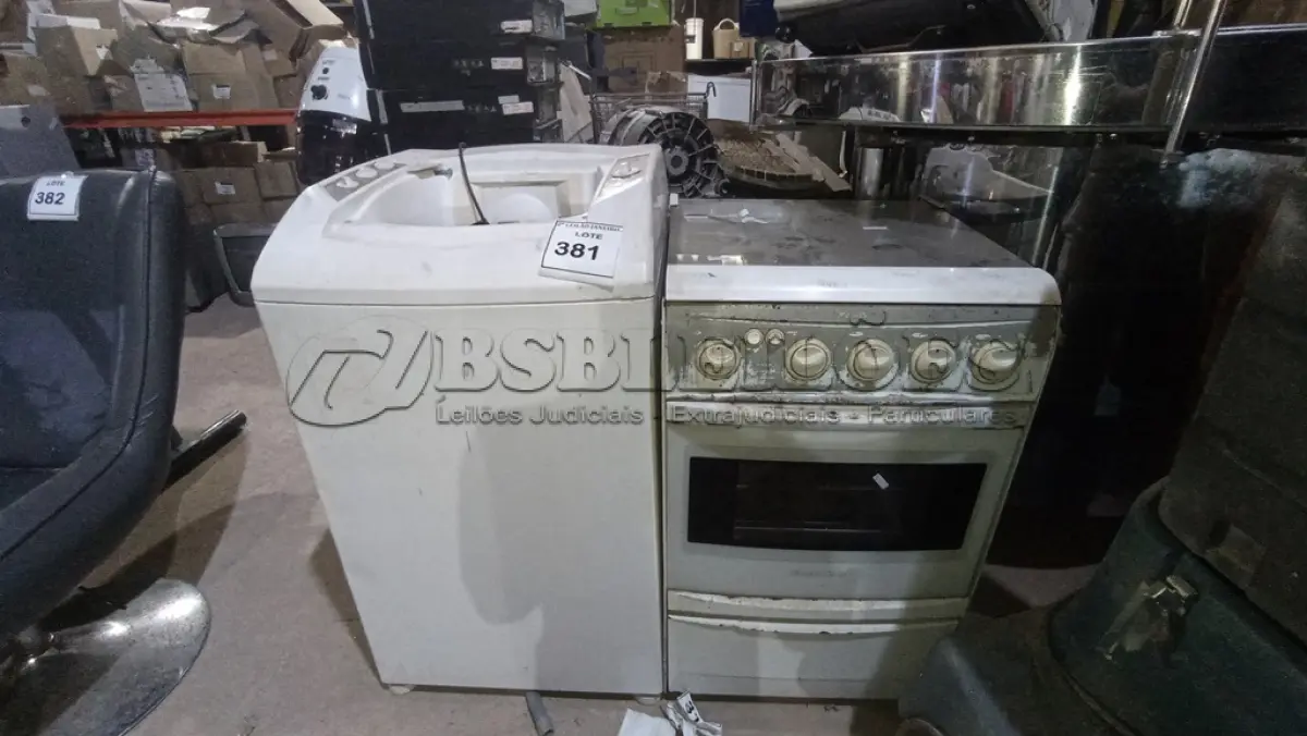 LOTE 381 - 01 SUCATA DE MÁQUINA DE LAVAR E 01 SUCATA DE FOGÃO. (NO ESTADO) ATENÇÃO! FAZER A VISITAÇÃO ANTES DE ARREMATAR, NÃO SABEMOS SE FUNCIONA, LEILÃO NÃO TEM GARANTIA E NEM DEVOLUÇÃO, SUJEITO A POSSÍVEIS AVARIAS VISÍVEIS/OCULTAS E/OU AUSÊNCIA DE COMPONENTES.
