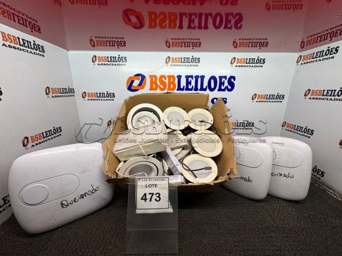 LOTE 473 - 03 CENTRAIS TELEFÔNICAS E VÁRIAS LUMINÁRIAS DE MARCAS E MODELOS DIVERSOS. (NO ESTADO) ATENÇÃO! FAZER A VISITAÇÃO ANTES DE ARREMATAR, NÃO SABEMOS SE FUNCIONA, LEILÃO NÃO TEM GARANTIA E NEM DEVOLUÇÃO, SUJEITO A POSSÍVEIS AVARIAS VISÍVEIS/OCULTAS E/OU AUSÊNCIA DE COMPONENTES.