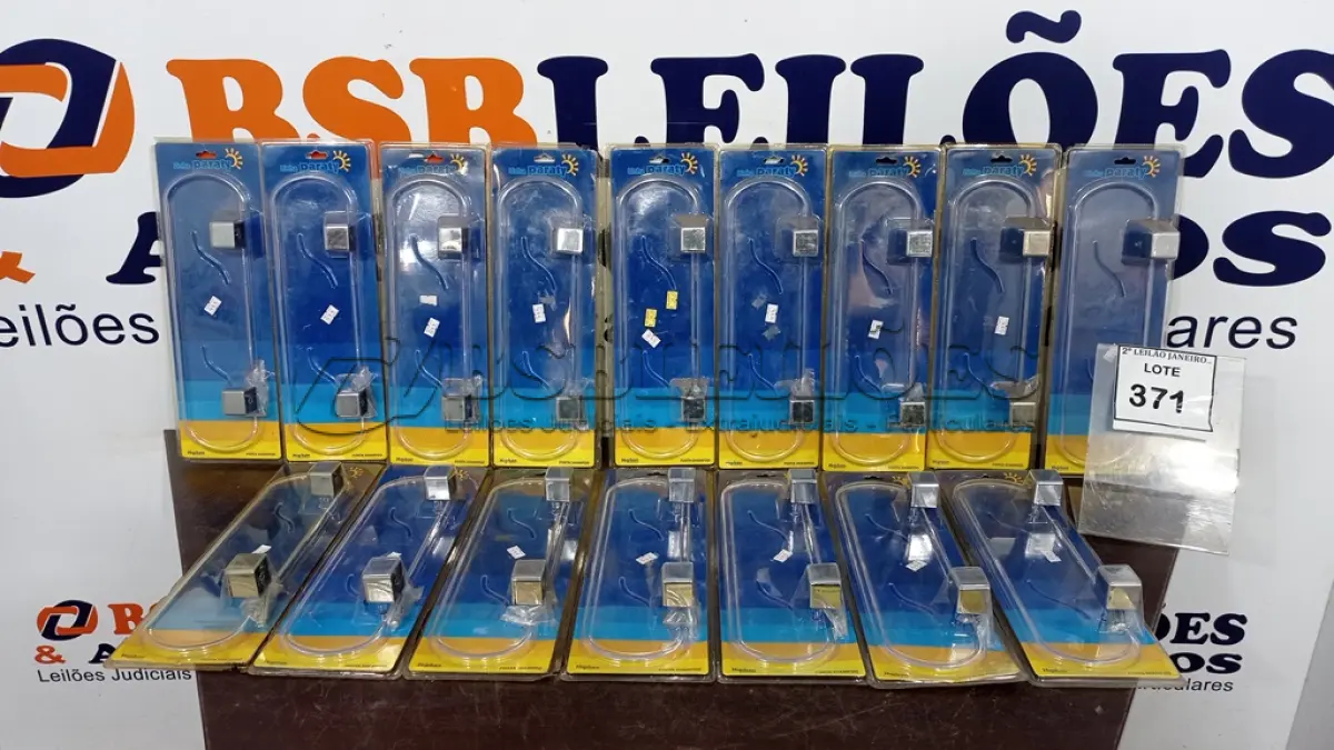 LOTE 371 - 14 PORTAS SHAMPOO. (NO ESTADO) ATENÇÃO! FAZER A VISITAÇÃO ANTES DE ARREMATAR, NÃO SABEMOS SE FUNCIONA. LEILÃO NÃO TEM GARANTIA E NEM DEVOLUÇÃO, SUJEITO A POSSÍVEIS AVARIAS VISÍVEIS/OCULTAS E/OU AUSÊNCIA DE COMPONENTES.