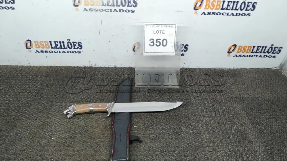 LOTE 350 - 01 FACA CABEÇA DE ONÇA CABO MADEIRA COM DETALHE EM ALUMÍNIO AÇO INOX. (NO ESTADO) ATENÇÃO! FAZER A VISITAÇÃO ANTES DE ARREMATAR, NÃO SABEMOS SE FUNCIONA. LEILÃO NÃO TEM GARANTIA E NEM DEVOLUÇÃO, SUJEITO A POSSÍVEIS AVARIAS VISÍVEIS/OCULTAS E/OU AUSÊNCIA DE COMPONENTES.