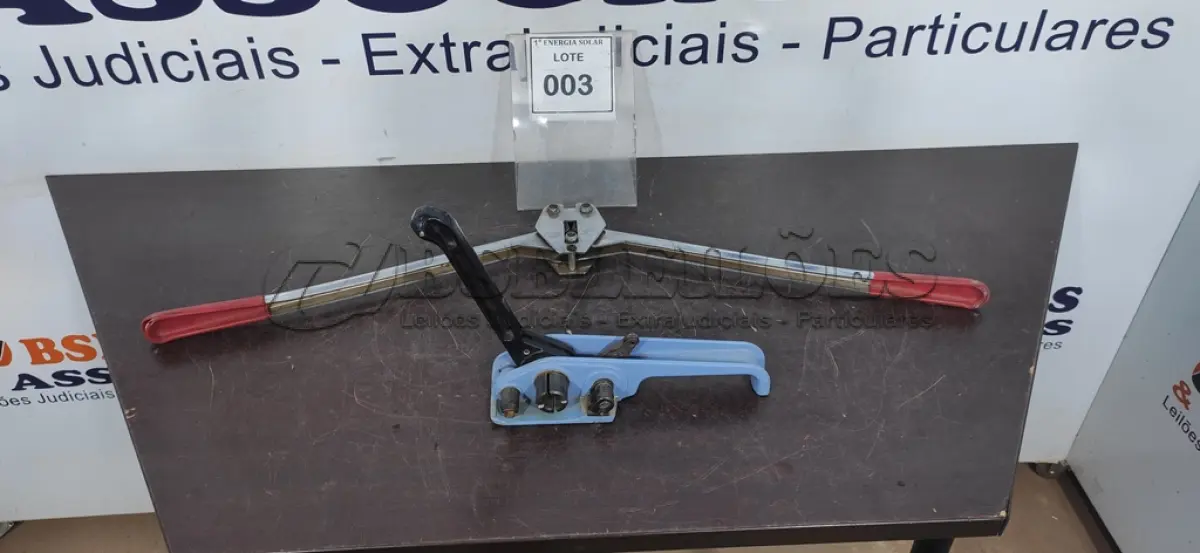 LOTE 003 - 01 ESTICADOR TENSIONADOR E SELADOR DE FITA DE ARQUEAR. (NO ESTADO) ATENÇÃO! FAZER A VISITAÇÃO ANTES DE ARREMATAR, NÃO SABEMOS SE FUNCIONA, LEILÃO NÃO TEM GARANTIA E NEM DEVOLUÇÃO, SUJEITO A POSSÍVEIS AVARIAS VISÍVEIS/OCULTAS E/OU AUSÊNCIA DE COMPONENTES.