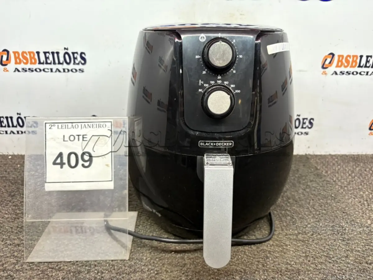 LOTE 409 - 01 AIR FRYER MARCA BLACK DECKER. (NO ESTADO) ATENÇÃO! FAZER A VISITAÇÃO ANTES DE ARREMATAR, NÃO SABEMOS SE FUNCIONA. LEILÃO NÃO TEM GARANTIA E NEM DEVOLUÇÃO, SUJEITO A POSSÍVEIS AVARIAS VISÍVEIS/OCULTAS E/OU AUSÊNCIA DE COMPONENTES.