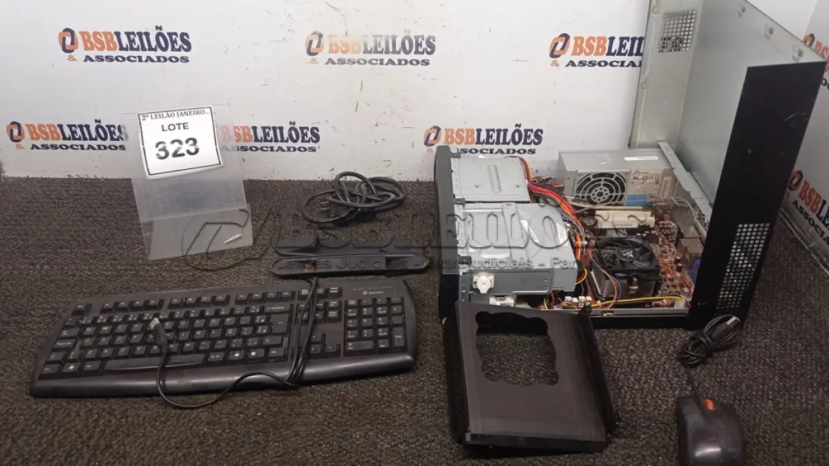 LOTE 323 - 01 CPU INFORWAY 4GB HD 500, 01 MOUSE, 01 TECLADO, 01 BASE DE CPU, 01 CABO DE FORÇA. (NO ESTADO) ATENÇÃO! FAZER A VISITAÇÃO ANTES DE ARREMATAR, NÃO SABEMOS SE FUNCIONA. LEILÃO NÃO TEM GARANTIA E NEM DEVOLUÇÃO, SUJEITO A POSSÍVEIS AVARIAS VISÍVEIS/OCULTAS E/OU AUSÊNCIA DE COMPONENTES.