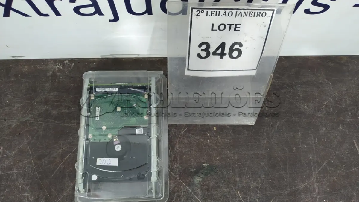 LOTE 346 - 01 HD SAS DE 1 TB. (NO ESTADO) ATENÇÃO! FAZER A VISITAÇÃO ANTES DE ARREMATAR, NÃO SABEMOS SE FUNCIONA. LEILÃO NÃO TEM GARANTIA E NEM DEVOLUÇÃO, SUJEITO A POSSÍVEIS AVARIAS VISÍVEIS/OCULTAS E/OU AUSÊNCIA DE COMPONENTES.