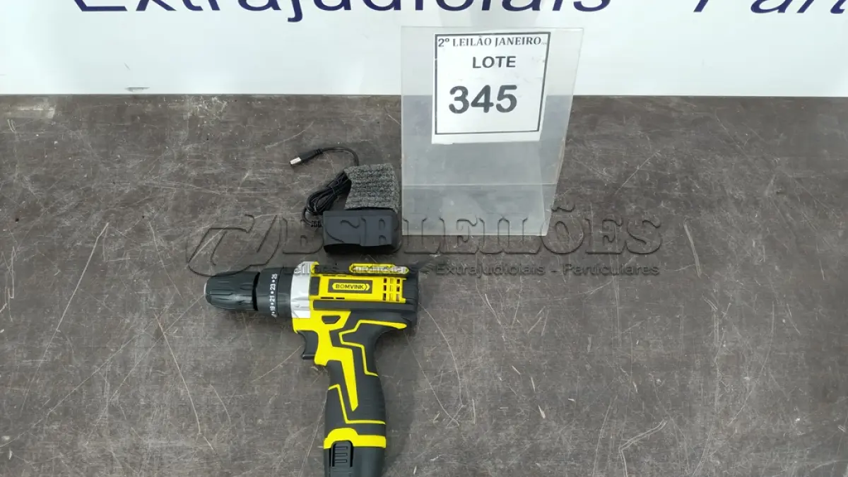 LOTE 345 - 01 PARAFUSADEIRA BATERIA 12V. (NO ESTADO) ATENÇÃO! FAZER A VISITAÇÃO ANTES DE ARREMATAR, NÃO SABEMOS SE FUNCIONA, LEILÃO NÃO TEM GARANTIA E NEM DEVOLUÇÃO, SUJEITO A POSSÍVEIS AVARIAS VISÍVEIS/OCULTAS E/OU AUSÊNCIA DE COMPONENTES.