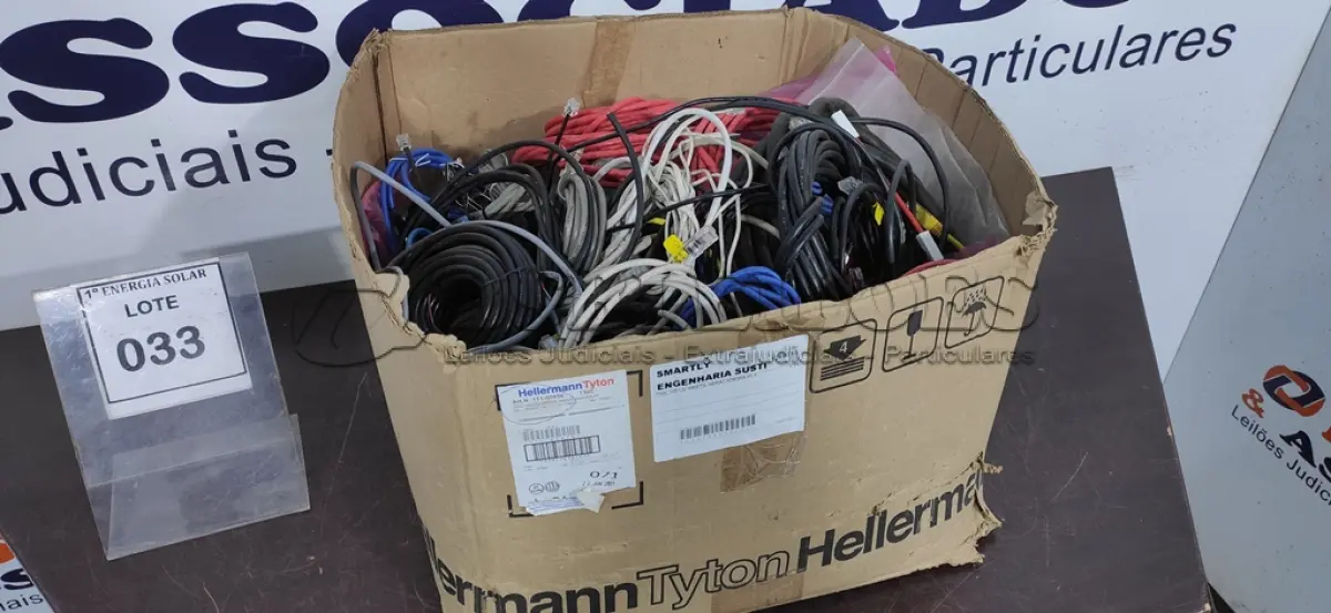 LOTE 033 - 01 CAIXA COM CABOS DIVERSOS. (NO ESTADO) ATENÇÃO! FAZER A VISITAÇÃO ANTES DE ARREMATAR, NÃO SABEMOS SE FUNCIONA, LEILÃO NÃO TEM GARANTIA E NEM DEVOLUÇÃO, SUJEITO A POSSÍVEIS AVARIAS VISÍVEIS/OCULTAS E/OU AUSÊNCIA DE COMPONENTES.