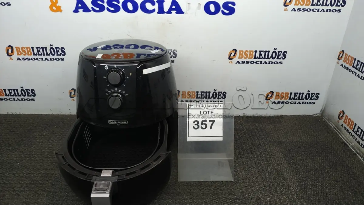 LOTE 357 - 01 AIR FRYER MARCA BLACK DECKER. (NO ESTADO) ATENÇÃO! FAZER A VISITAÇÃO ANTES DE ARREMATAR, NÃO SABEMOS SE FUNCIONA. LEILÃO NÃO TEM GARANTIA E NEM DEVOLUÇÃO, SUJEITO A POSSÍVEIS AVARIAS VISÍVEIS/OCULTAS E/OU AUSÊNCIA DE COMPONENTES.