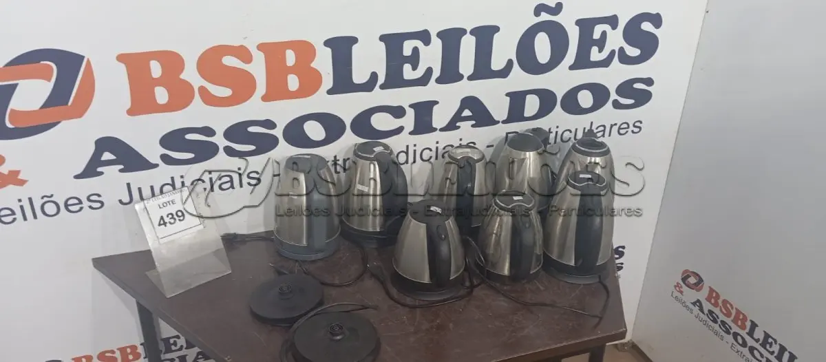 LOTE 439 - 06 CHALEIRAS ELÉTRICAS DE MARCAS E MODELOS DIVERSOS. (NO ESTADO) ATENÇÃO! FAZER A VISITAÇÃO ANTES DE ARREMATAR, NÃO SABEMOS SE FUNCIONA. LEILÃO NÃO TEM GARANTIA E NEM DEVOLUÇÃO, SUJEITO A POSSÍVEIS AVARIAS VISÍVEIS/OCULTAS E/OU AUSÊNCIA DE COMPONENTES.