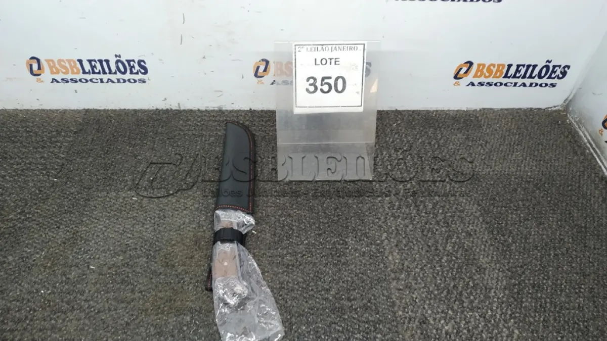 LOTE 350 - 01 FACA CABEÇA DE ONÇA CABO MADEIRA COM DETALHE EM ALUMÍNIO AÇO INOX. (NO ESTADO) ATENÇÃO! FAZER A VISITAÇÃO ANTES DE ARREMATAR, NÃO SABEMOS SE FUNCIONA. LEILÃO NÃO TEM GARANTIA E NEM DEVOLUÇÃO, SUJEITO A POSSÍVEIS AVARIAS VISÍVEIS/OCULTAS E/OU AUSÊNCIA DE COMPONENTES.