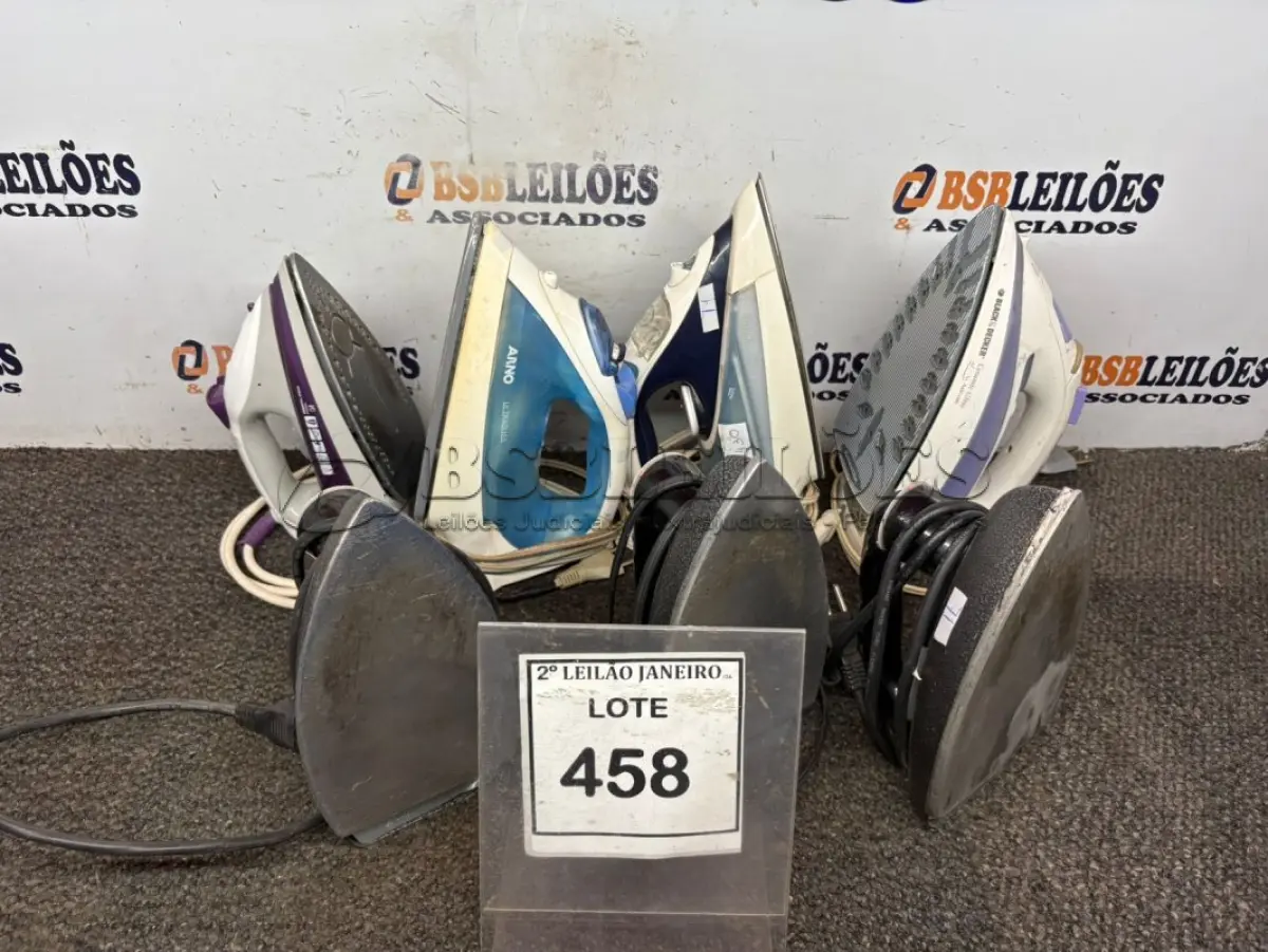 LOTE 458 - 07 FERROS DE PASSAR DE MARCAS E MODELOS DIVERSOS. (NO ESTADO) ATENÇÃO! FAZER A VISITAÇÃO ANTES DE ARREMATAR, NÃO SABEMOS SE FUNCIONA, LEILÃO NÃO TEM GARANTIA E NEM DEVOLUÇÃO, SUJEITO A POSSÍVEIS AVARIAS VISÍVEIS/OCULTAS E/OU AUSÊNCIA DE COMPONENTES.