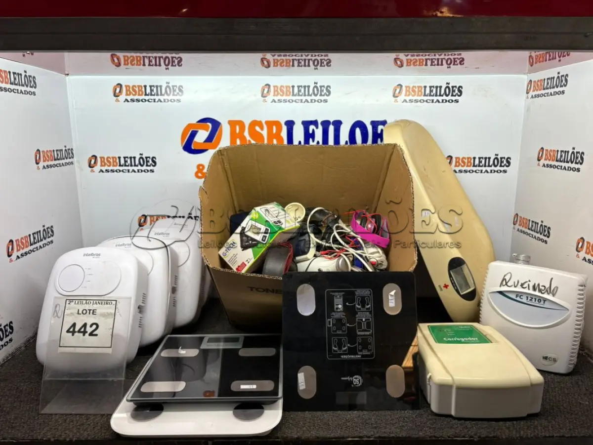LOTE 442 - 01 LOTE COM  CENTRAIS ELÉTRICAS, BALANÇAS E HEADPHONES. (NO ESTADO) ATENÇÃO! FAZER A VISITAÇÃO ANTES DE ARREMATAR, NÃO SABEMOS SE FUNCIONA, LEILÃO NÃO TEM GARANTIA E NEM DEVOLUÇÃO, SUJEITO A POSSÍVEIS AVARIAS VISÍVEIS/OCULTAS E/OU AUSÊNCIA DE COMPONENTES.