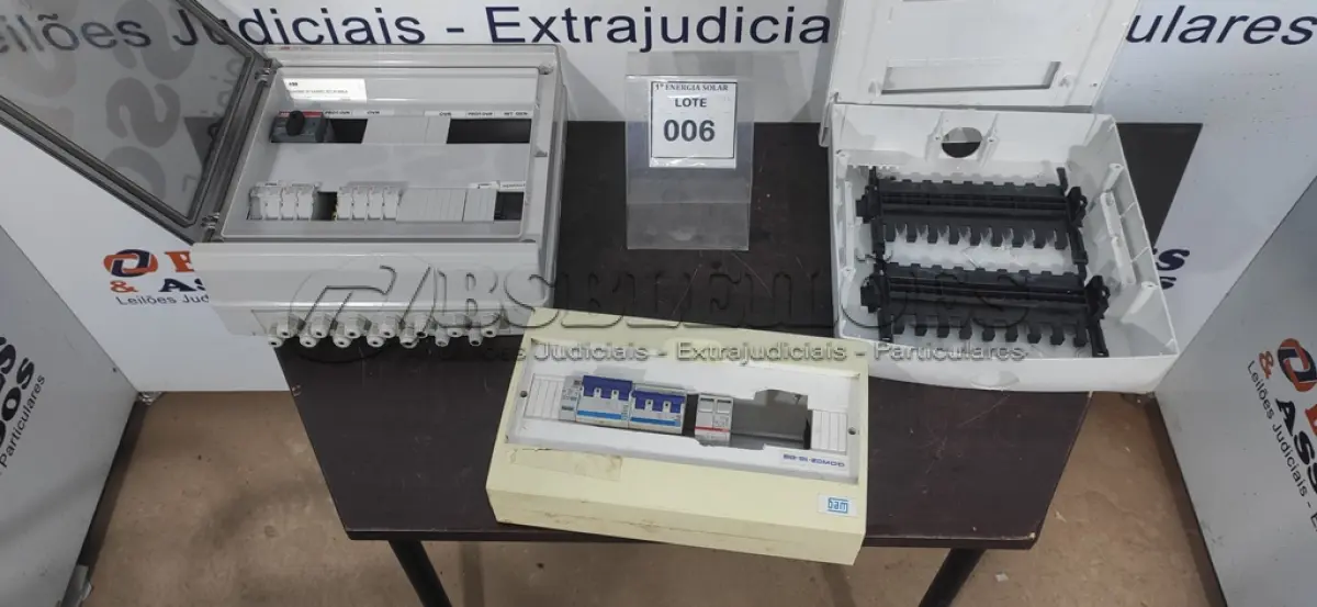 LOTE 006 - 03 QUADROS ELÉTRICOS. (NO ESTADO) ATENÇÃO! FAZER A VISITAÇÃO ANTES DE ARREMATAR, NÃO SABEMOS SE FUNCIONA, LEILÃO NÃO TEM GARANTIA E NEM DEVOLUÇÃO, SUJEITO A POSSÍVEIS AVARIAS VISÍVEIS/OCULTAS E/OU AUSÊNCIA DE COMPONENTES.