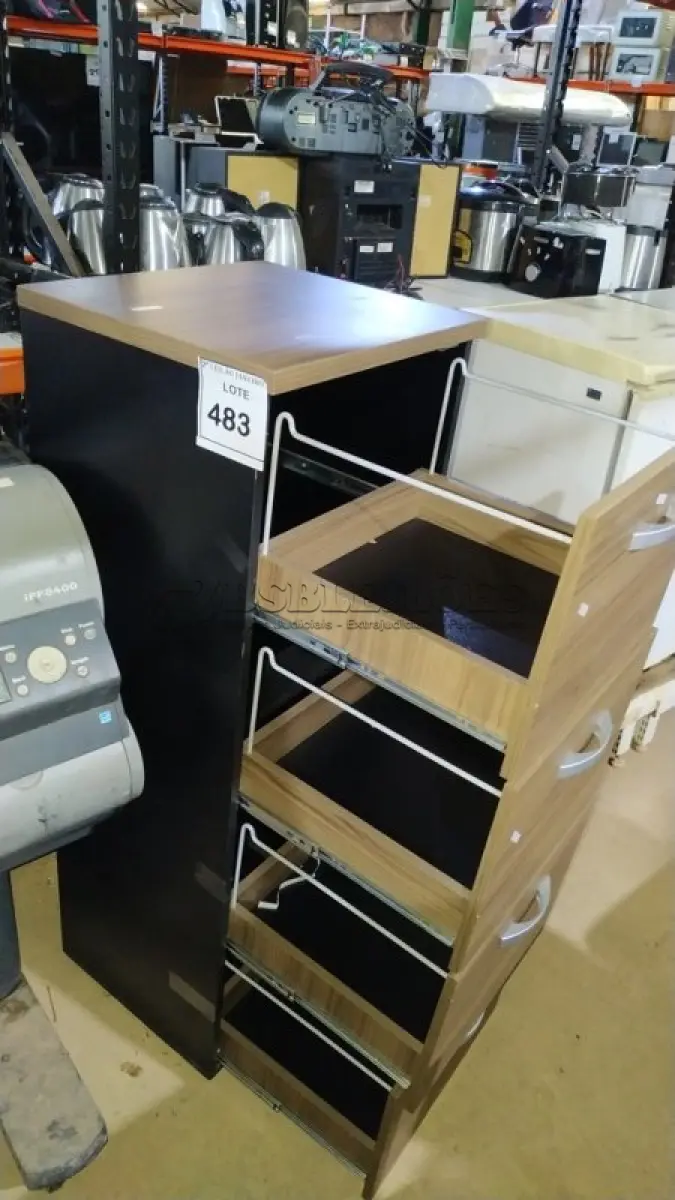 LOTE 483 - 01 ARQUIVO PARA PASTAS SUSPENSA EM MADEIRA. (NO ESTADO) ATENÇÃO! FAZER A VISITAÇÃO ANTES DE ARREMATAR, NÃO SABEMOS SE FUNCIONA, LEILÃO NÃO TEM GARANTIA E NEM DEVOLUÇÃO, SUJEITO A POSSÍVEIS AVARIAS VISÍVEIS/OCULTAS E/OU AUSÊNCIA DE COMPONENTES.