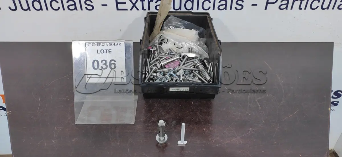 LOTE 036 - 01 CAIXA COM PARAFUSOS DIVERSOS, PARAFUSOS CABEÇA DE MARTELO, PARA BOLTS E 02 PONTEIROS. (NO ESTADO) ATENÇÃO! FAZER A VISITAÇÃO ANTES DE ARREMATAR, NÃO SABEMOS SE FUNCIONA, LEILÃO NÃO TEM GARANTIA E NEM DEVOLUÇÃO, SUJEITO A POSSÍVEIS AVARIAS VISÍVEIS/OCULTAS E/OU AUSÊNCIA DE COMPONENTES.