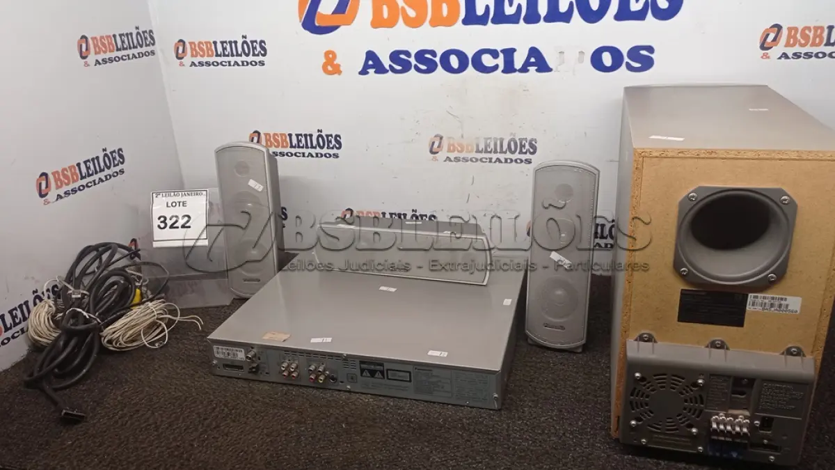 LOTE 322 - 01 HOMETHEATER SOUND SYTEM MODELO SA-HT730 COM 03 CAIXAS DE SOM MARCA PANASONIC. (NO ESTADO) ATENÇÃO! FAZER A VISITAÇÃO ANTES DE ARREMATAR, NÃO SABEMOS SE FUNCIONA. LEILÃO NÃO TEM GARANTIA E NEM DEVOLUÇÃO, SUJEITO A POSSÍVEIS AVARIAS VISÍVEIS/OCULTAS E/OU AUSÊNCIA DE COMPONENTES.