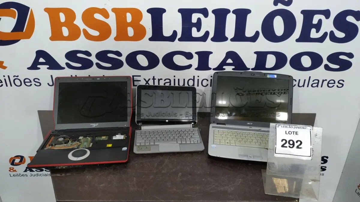 LOTE 292 - 03 NOTEBOOKS DE MARCAS E MODELOS DIVERSOS. (NO ESTADO) ATENÇÃO! FAZER A VISITAÇÃO ANTES DE ARREMATAR, NÃO SABEMOS SE FUNCIONA. LEILÃO NÃO TEM GARANTIA E NEM DEVOLUÇÃO, SUJEITO A POSSÍVEIS AVARIAS VISÍVEIS/OCULTAS E/OU AUSÊNCIA DE COMPONENTES.