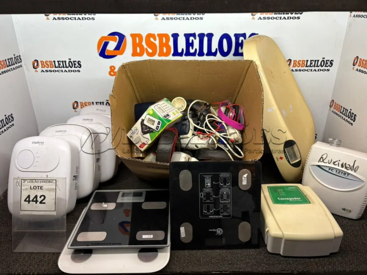 LOTE 442 - 01 LOTE COM  CENTRAIS ELÉTRICAS, BALANÇAS E HEADPHONES. (NO ESTADO) ATENÇÃO! FAZER A VISITAÇÃO ANTES DE ARREMATAR, NÃO SABEMOS SE FUNCIONA, LEILÃO NÃO TEM GARANTIA E NEM DEVOLUÇÃO, SUJEITO A POSSÍVEIS AVARIAS VISÍVEIS/OCULTAS E/OU AUSÊNCIA DE COMPONENTES.