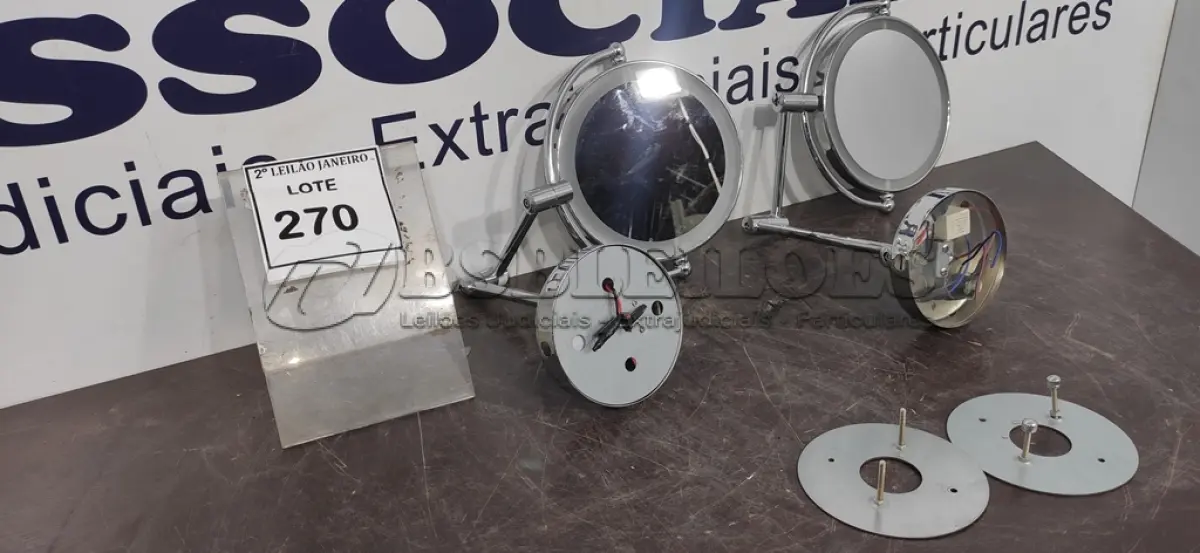 LOTE 270 - 02 ESPELHOS DE AUMENTO CROMADO COM LUZ LED. (NO ESTADO) ATENÇÃO! FAZER A VISITAÇÃO ANTES DE ARREMATAR, NÃO SABEMOS SE FUNCIONA. LEILÃO NÃO TEM GARANTIA E NEM DEVOLUÇÃO, SUJEITO A POSSÍVEIS AVARIAS VISÍVEIS/OCULTAS E/OU AUSÊNCIA DE COMPONENTES.