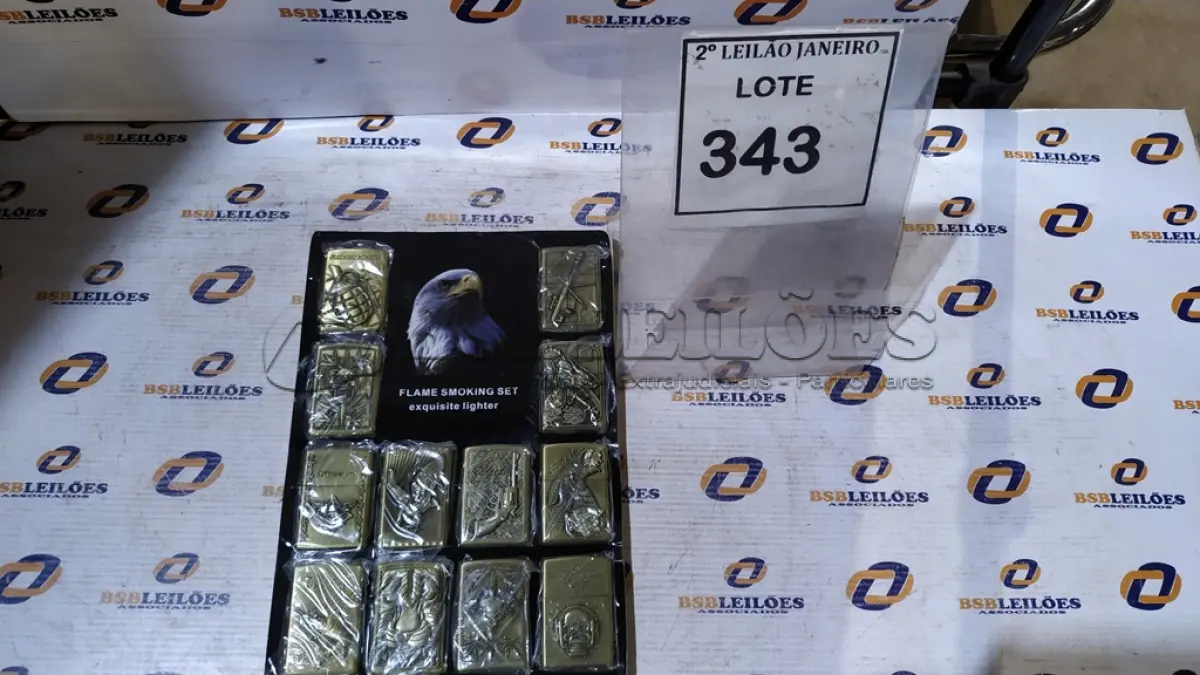 LOTE 343 - 01 KIT COM 12 ISQUEIROS TIPO ZIPPO PERSONALIZADOS ( PRODUTO NOVO). (NO ESTADO) ATENÇÃO! FAZER A VISITAÇÃO ANTES DE ARREMATAR, NÃO SABEMOS SE FUNCIONA. LEILÃO NÃO TEM GARANTIA E NEM DEVOLUÇÃO, SUJEITO A POSSÍVEIS AVARIAS VISÍVEIS/OCULTAS E/OU AUSÊNCIA DE COMPONENTES.