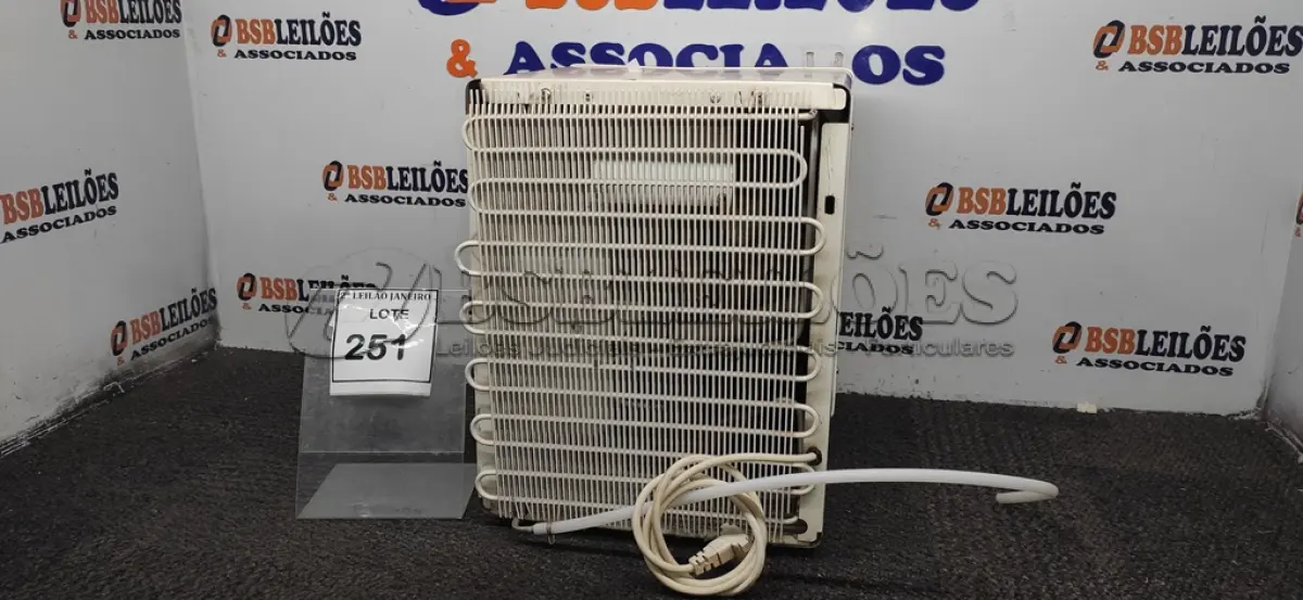 LOTE 251 - 01 PURIFICADOR DE ÁGUA. (NO ESTADO) ATENÇÃO! FAZER A VISITAÇÃO ANTES DE ARREMATAR, NÃO SABEMOS SE FUNCIONA. LEILÃO NÃO TEM GARANTIA E NEM DEVOLUÇÃO, SUJEITO A POSSÍVEIS AVARIAS VISÍVEIS/OCULTAS E/OU AUSÊNCIA DE COMPONENTES.