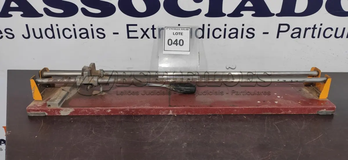 LOTE 040 - 01 RISCADOR E CORTADOR DE PISO. (NO ESTADO) ATENÇÃO! FAZER A VISITAÇÃO ANTES DE ARREMATAR, NÃO SABEMOS SE FUNCIONA, LEILÃO NÃO TEM GARANTIA E NEM DEVOLUÇÃO, SUJEITO A POSSÍVEIS AVARIAS VISÍVEIS/OCULTAS E/OU AUSÊNCIA DE COMPONENTES.