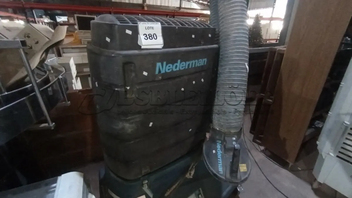 LOTE 380 - 01 ASPIRADOR INDUSTRIAL MARCA NEDERMAN. (NO ESTADO) ATENÇÃO! FAZER A VISITAÇÃO ANTES DE ARREMATAR, NÃO SABEMOS SE FUNCIONA, LEILÃO NÃO TEM GARANTIA E NEM DEVOLUÇÃO, SUJEITO A POSSÍVEIS AVARIAS VISÍVEIS/OCULTAS E/OU AUSÊNCIA DE COMPONENTES.