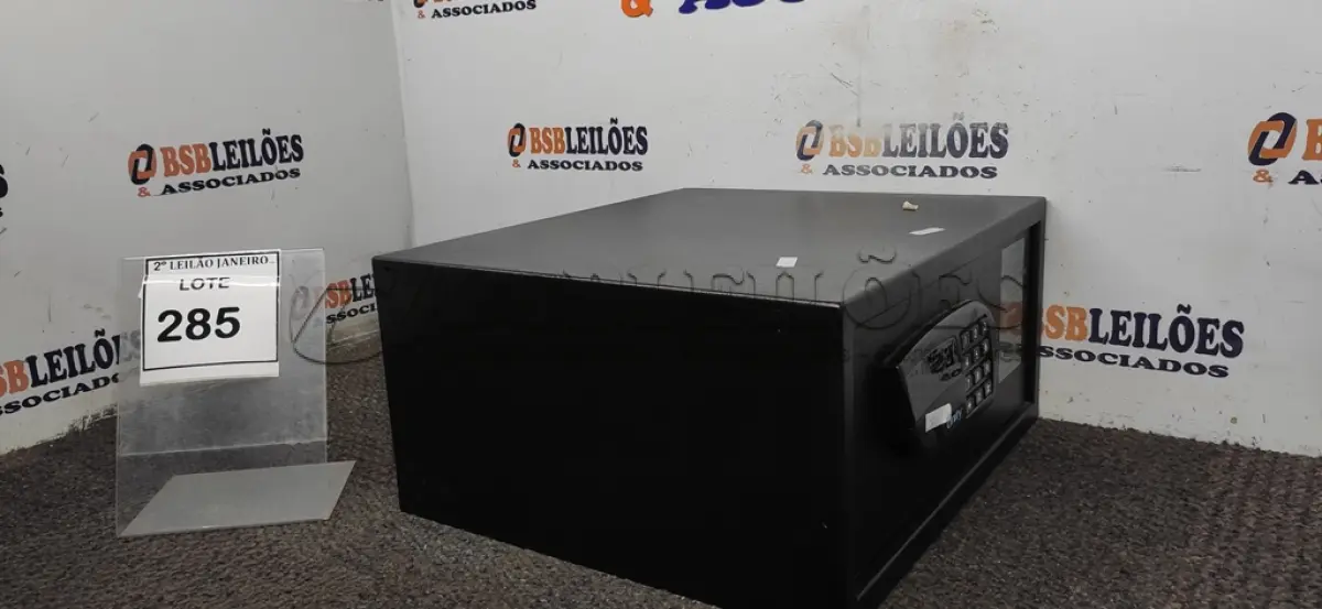 LOTE 285 - 01 COFRE DIGITAL. (NO ESTADO) ATENÇÃO! FAZER A VISITAÇÃO ANTES DE ARREMATAR, NÃO SABEMOS SE FUNCIONA. LEILÃO NÃO TEM GARANTIA E NEM DEVOLUÇÃO, SUJEITO A POSSÍVEIS AVARIAS VISÍVEIS/OCULTAS E/OU AUSÊNCIA DE COMPONENTES.