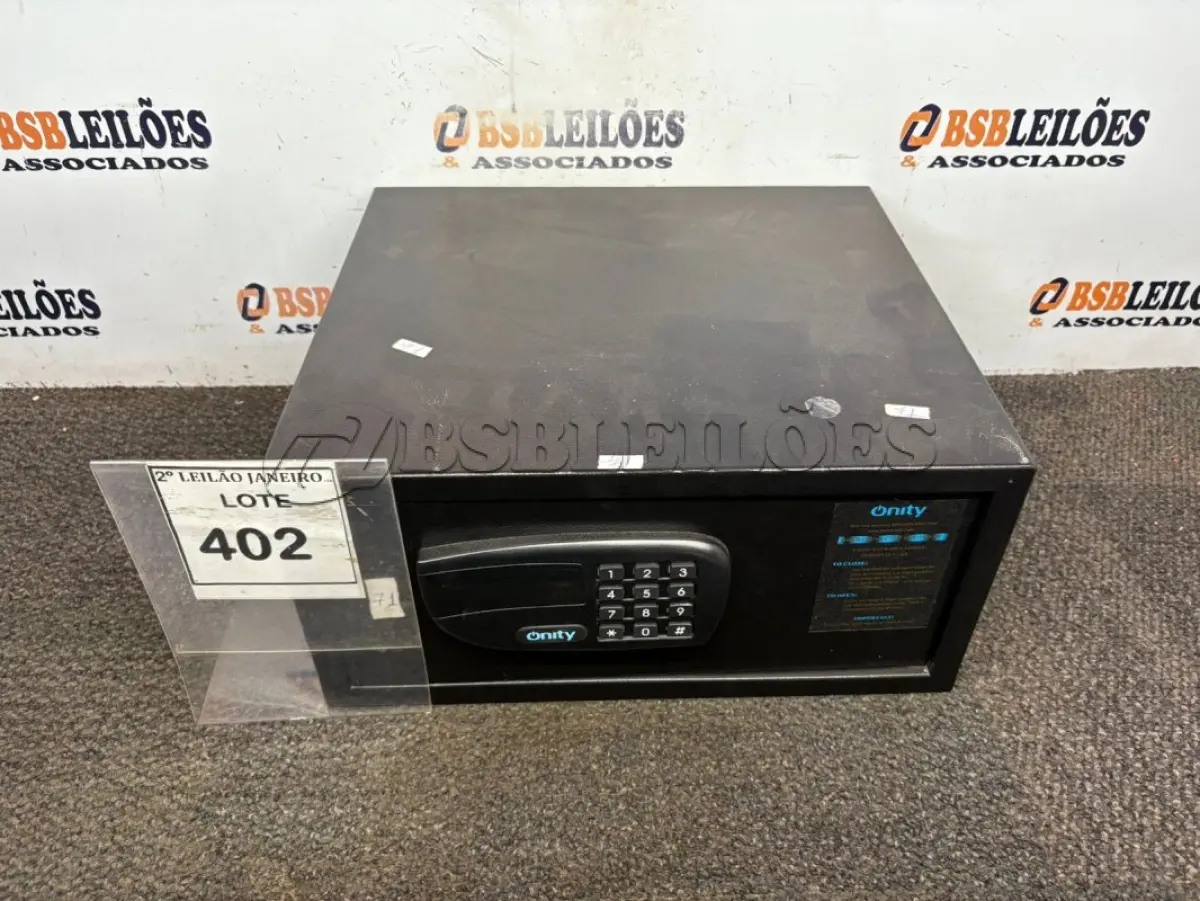 LOTE 402 - 01 COFRE DIGITAL. (NO ESTADO) ATENÇÃO! FAZER A VISITAÇÃO ANTES DE ARREMATAR, NÃO SABEMOS SE FUNCIONA. LEILÃO NÃO TEM GARANTIA E NEM DEVOLUÇÃO, SUJEITO A POSSÍVEIS AVARIAS VISÍVEIS/OCULTAS E/OU AUSÊNCIA DE COMPONENTES.