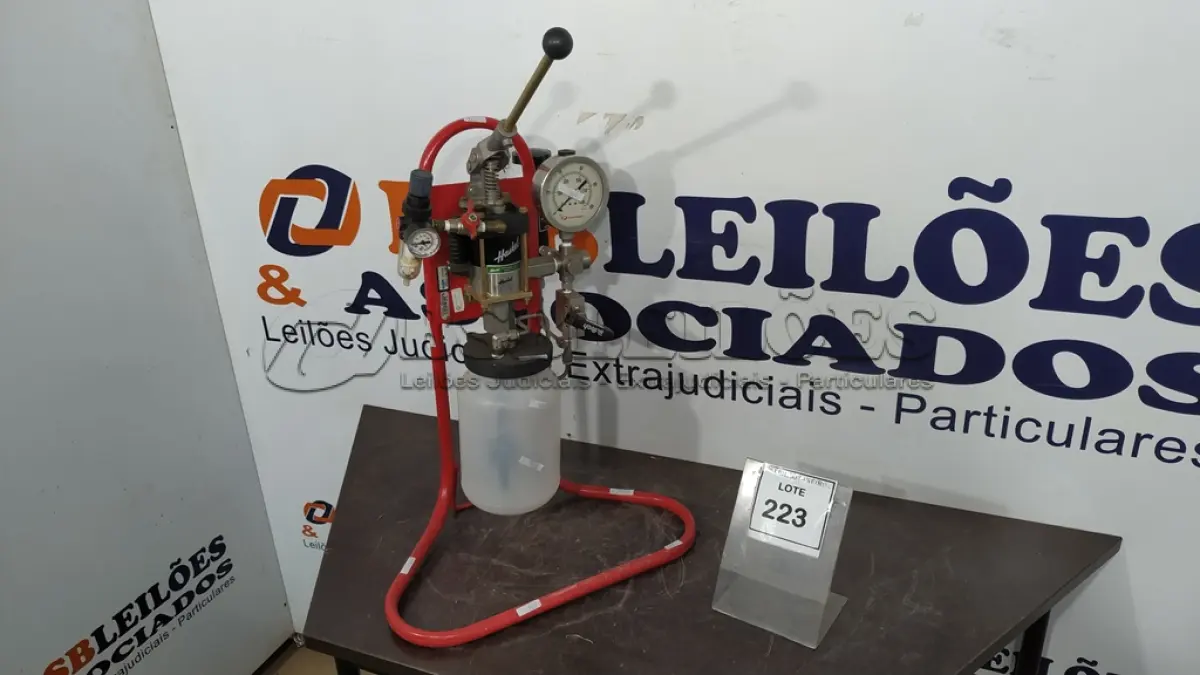 LOTE 223 - 01 EQUIPAMENTO DE PINTURA POR PULVERIZAÇÃO OPERADO MANUALMENTE MARCA FLUTROL HASKEL. (NO ESTADO) ATENÇÃO! FAZER A VISITAÇÃO ANTES DE ARREMATAR, NÃO SABEMOS SE FUNCIONA. LEILÃO NÃO TEM GARANTIA E NEM DEVOLUÇÃO, SUJEITO A POSSÍVEIS AVARIAS VISÍVEIS/OCULTAS E/OU AUSÊNCIA DE COMPONENTES.