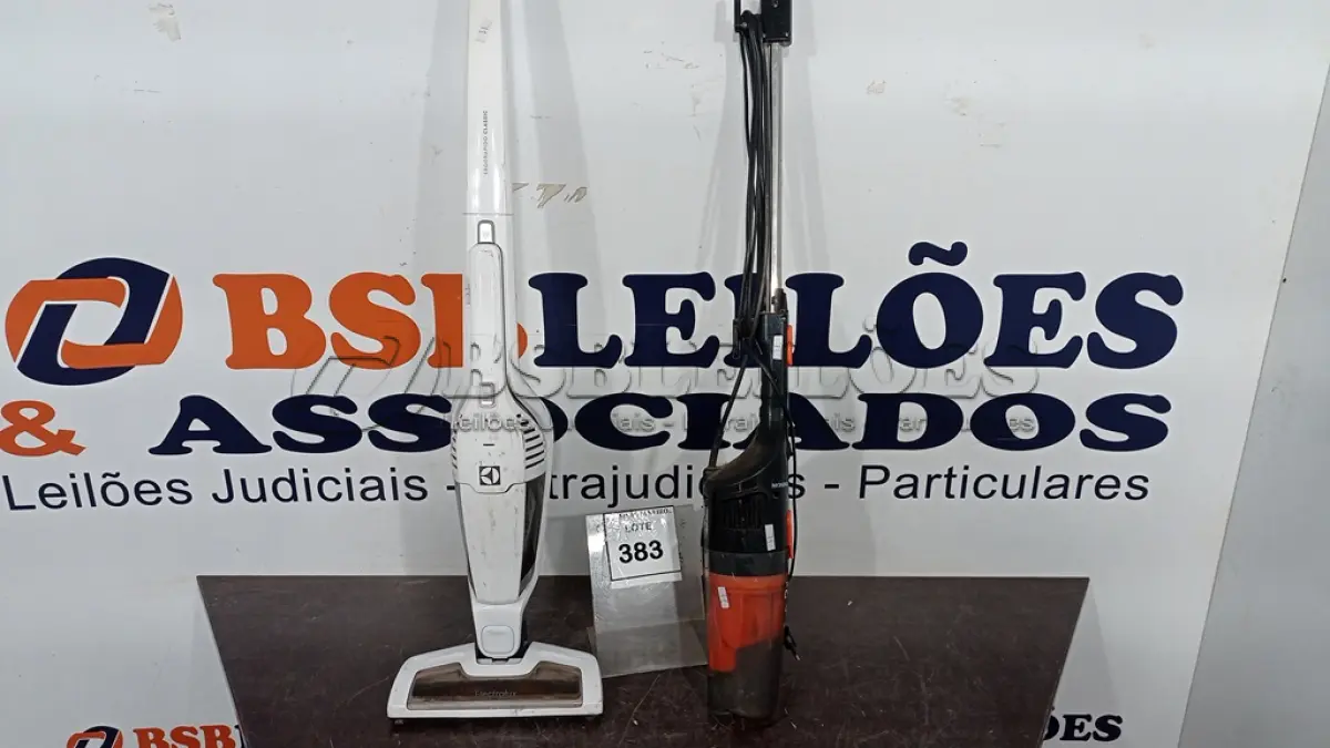 LOTE 383 - 02 ASPIRADORES DE PÓ MARCAS ELECTROLUX E MONDIAL. (NO ESTADO) ATENÇÃO! FAZER A VISITAÇÃO ANTES DE ARREMATAR, NÃO SABEMOS SE FUNCIONA. LEILÃO NÃO TEM GARANTIA E NEM DEVOLUÇÃO, SUJEITO A POSSÍVEIS AVARIAS VISÍVEIS/OCULTAS E/OU AUSÊNCIA DE COMPONENTES.