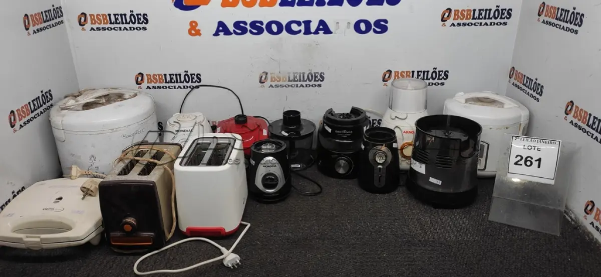 LOTE 261 - 02 PANELAS ELÉ TRICAS, 02 TORRADEIRAS, 01 SANDUICHEIRA ELÉTRICA, 01 BASE DE LIQUIDIFICADOR INDUSTRIAL, 05 BASES DE LIQUIDIFICADOR 01 TRITURADOR DE ALHO E 01 COPO DE TRITURADOR. (NO ESTADO) ATENÇÃO! FAZER A VISITAÇÃO ANTES DE ARREMATAR, NÃO SABEMOS SE FUNCIONA. LEILÃO NÃO TEM GARANTIA E NEM DEVOLUÇÃO, SUJEITO A POSSÍVEIS AVARIAS VISÍVEIS/OCULTAS E/OU AUSÊNCIA DE COMPONENTES.