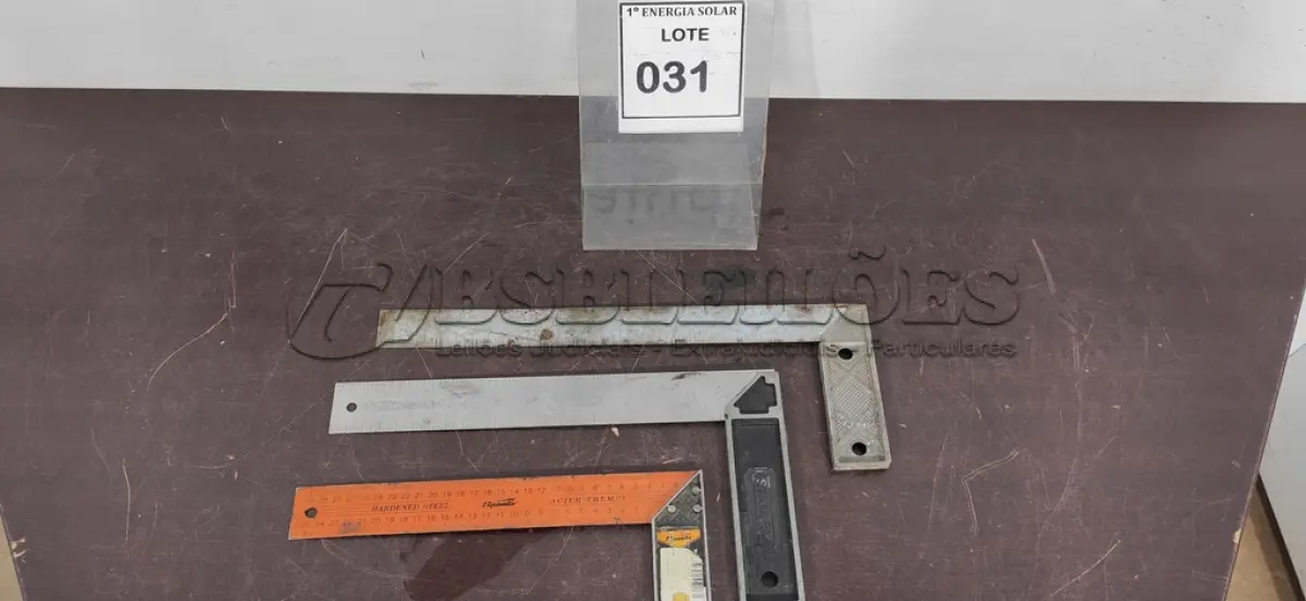 LOTE 031 - 03 ESQUADROS TAMANHOS DIVERSOS. (NO ESTADO) ATENÇÃO! FAZER A VISITAÇÃO ANTES DE ARREMATAR, NÃO SABEMOS SE FUNCIONA, LEILÃO NÃO TEM GARANTIA E NEM DEVOLUÇÃO, SUJEITO A POSSÍVEIS AVARIAS VISÍVEIS/OCULTAS E/OU AUSÊNCIA DE COMPONENTES.