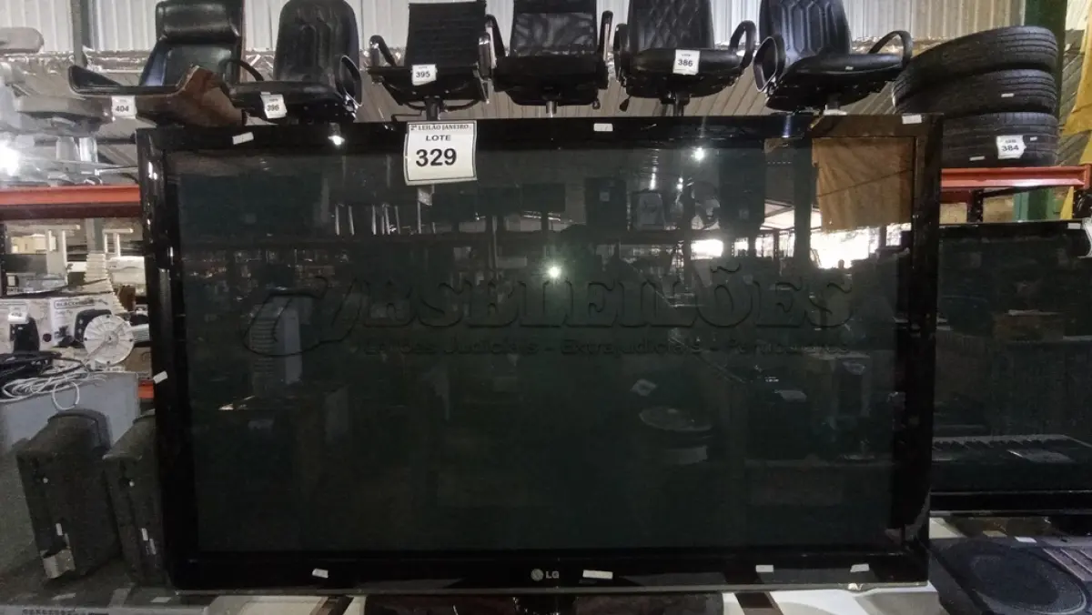 LOTE 329 - 01 TV LCD 50’’ MARCA LG. (NO ESTADO) ATENÇÃO! FAZER A VISITAÇÃO ANTES DE ARREMATAR, NÃO SABEMOS SE FUNCIONA. LEILÃO NÃO TEM GARANTIA E NEM DEVOLUÇÃO, SUJEITO A POSSÍVEIS AVARIAS VISÍVEIS/OCULTAS E/OU AUSÊNCIA DE COMPONENTES.