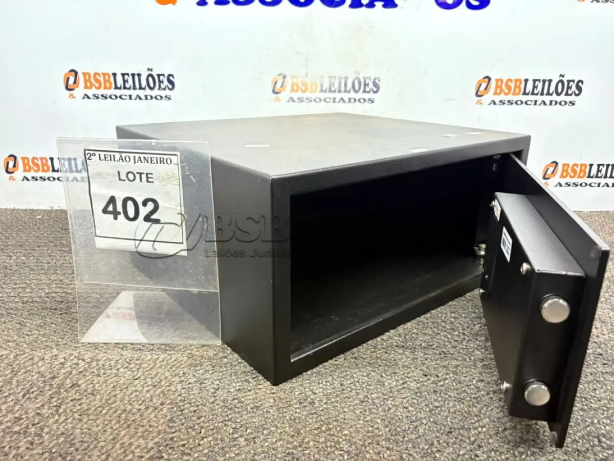 LOTE 402 - 01 COFRE DIGITAL. (NO ESTADO) ATENÇÃO! FAZER A VISITAÇÃO ANTES DE ARREMATAR, NÃO SABEMOS SE FUNCIONA. LEILÃO NÃO TEM GARANTIA E NEM DEVOLUÇÃO, SUJEITO A POSSÍVEIS AVARIAS VISÍVEIS/OCULTAS E/OU AUSÊNCIA DE COMPONENTES.