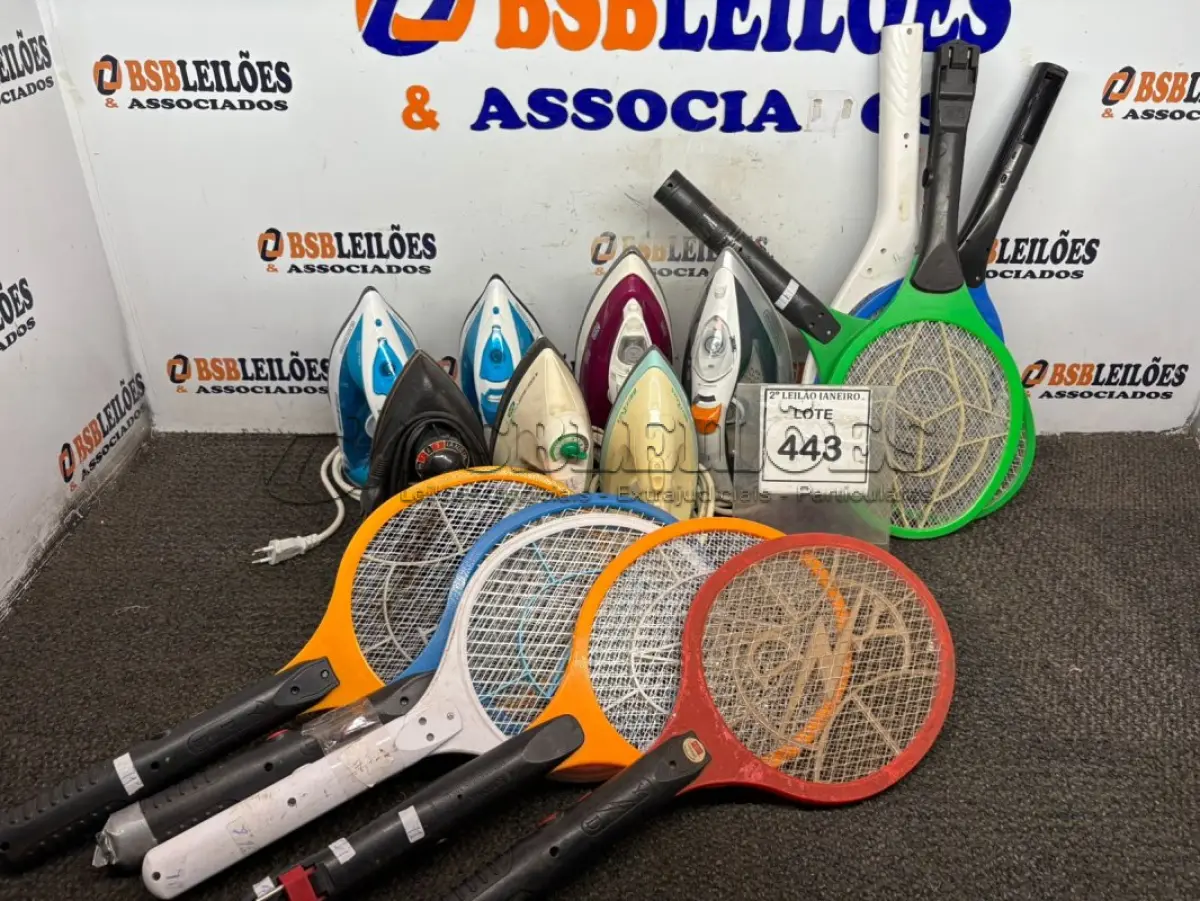 LOTE 443 - 07 FERROS DE PASSAR DE MARCAS E MODELOS DIVERSOS E VÁRIAS RAQUETES ELÉTRICAS. (NO ESTADO) ATENÇÃO! FAZER A VISITAÇÃO ANTES DE ARREMATAR, NÃO SABEMOS SE FUNCIONA, LEILÃO NÃO TEM GARANTIA E NEM DEVOLUÇÃO, SUJEITO A POSSÍVEIS AVARIAS VISÍVEIS/OCULTAS E/OU AUSÊNCIA DE COMPONENTES.