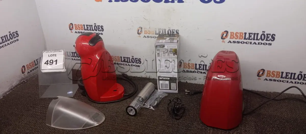 LOTE 491 - 02 CAFETEIRAS EXPRESS E 01 ABRIDOR DE VINHO MARCA BLACK DECKER (NO ESTADO) ATENÇÃO! FAZER A VISITAÇÃO ANTES DE ARREMATAR, NÃO SABEMOS SE FUNCIONA, LEILÃO NÃO TEM GARANTIA E NEM DEVOLUÇÃO, SUJEITO A POSSÍVEIS AVARIAS VISÍVEIS/OCULTAS E/OU AUSÊNCIA DE COMPONENTES.