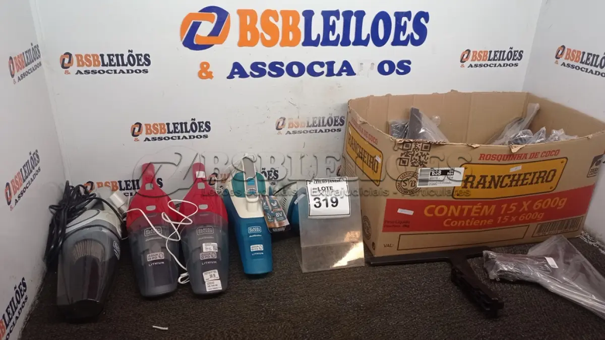 LOTE 319 - 04 ASPIRADORES DE MÃO E VÁRIOS PÉS PARA TV. (NO ESTADO) ATENÇÃO! FAZER A VISITAÇÃO ANTES DE ARREMATAR, NÃO SABEMOS SE FUNCIONA. LEILÃO NÃO TEM GARANTIA E NEM DEVOLUÇÃO, SUJEITO A POSSÍVEIS AVARIAS VISÍVEIS/OCULTAS E/OU AUSÊNCIA DE COMPONENTES.