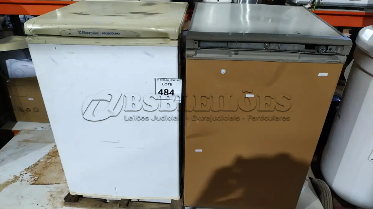LOTE 484 - 02 FRIGOBARES MARCAS ELECTROLUX E CONSUL COM AVARIAS. (NO ESTADO) ATENÇÃO! FAZER A VISITAÇÃO ANTES DE ARREMATAR, NÃO SABEMOS SE FUNCIONA, LEILÃO NÃO TEM GARANTIA E NEM DEVOLUÇÃO, SUJEITO A POSSÍVEIS AVARIAS VISÍVEIS/OCULTAS E/OU AUSÊNCIA DE COMPONENTES.