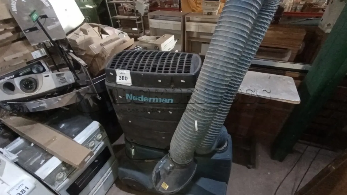 LOTE 380 - 01 ASPIRADOR INDUSTRIAL MARCA NEDERMAN. (NO ESTADO) ATENÇÃO! FAZER A VISITAÇÃO ANTES DE ARREMATAR, NÃO SABEMOS SE FUNCIONA, LEILÃO NÃO TEM GARANTIA E NEM DEVOLUÇÃO, SUJEITO A POSSÍVEIS AVARIAS VISÍVEIS/OCULTAS E/OU AUSÊNCIA DE COMPONENTES.