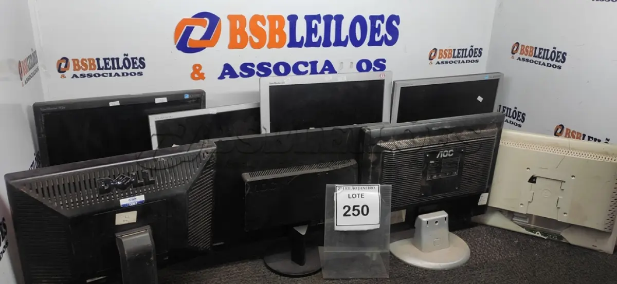 LOTE 250 - 08 MONITORES DE MARCAS E MODELOS DIVERSOS. (NO ESTADO) ATENÇÃO! FAZER A VISITAÇÃO ANTES DE ARREMATAR, NÃO SABEMOS SE FUNCIONA, LEILÃO NÃO TEM GARANTIA E NEM DEVOLUÇÃO, SUJEITO A POSSÍVEIS AVARIAS VISÍVEIS/OCULTAS E/OU AUSÊNCIA DE COMPONENTES.