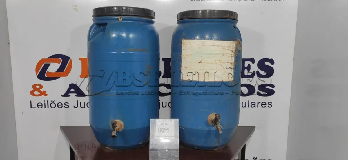 LOTE 021 - 02 TAMBORES DE PLÁSTICO. (NO ESTADO) ATENÇÃO! FAZER A VISITAÇÃO ANTES DE ARREMATAR, NÃO SABEMOS SE FUNCIONA, LEILÃO NÃO TEM GARANTIA E NEM DEVOLUÇÃO, SUJEITO A POSSÍVEIS AVARIAS VISÍVEIS/OCULTAS E/OU AUSÊNCIA DE COMPONENTES.