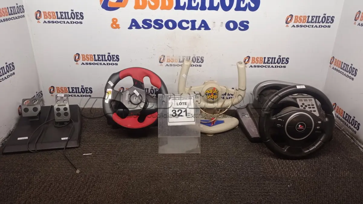 LOTE 321 - 03 VOLANTES DE VIDEOGAME DE MARCAR E MODELOS DIVERSOS. (NO ESTADO) ATENÇÃO! FAZER A VISITAÇÃO ANTES DE ARREMATAR, NÃO SABEMOS SE FUNCIONA. LEILÃO NÃO TEM GARANTIA E NEM DEVOLUÇÃO, SUJEITO A POSSÍVEIS AVARIAS VISÍVEIS/OCULTAS E/OU AUSÊNCIA DE COMPONENTES.