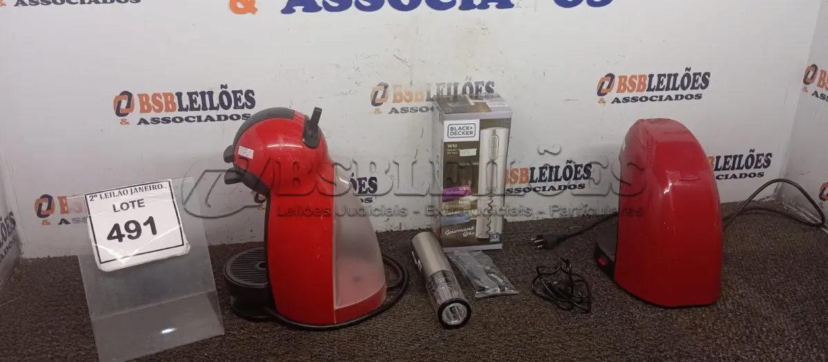 LOTE 491 - 02 CAFETEIRAS EXPRESS E 01 ABRIDOR DE VINHO MARCA BLACK DECKER (NO ESTADO) ATENÇÃO! FAZER A VISITAÇÃO ANTES DE ARREMATAR, NÃO SABEMOS SE FUNCIONA, LEILÃO NÃO TEM GARANTIA E NEM DEVOLUÇÃO, SUJEITO A POSSÍVEIS AVARIAS VISÍVEIS/OCULTAS E/OU AUSÊNCIA DE COMPONENTES.