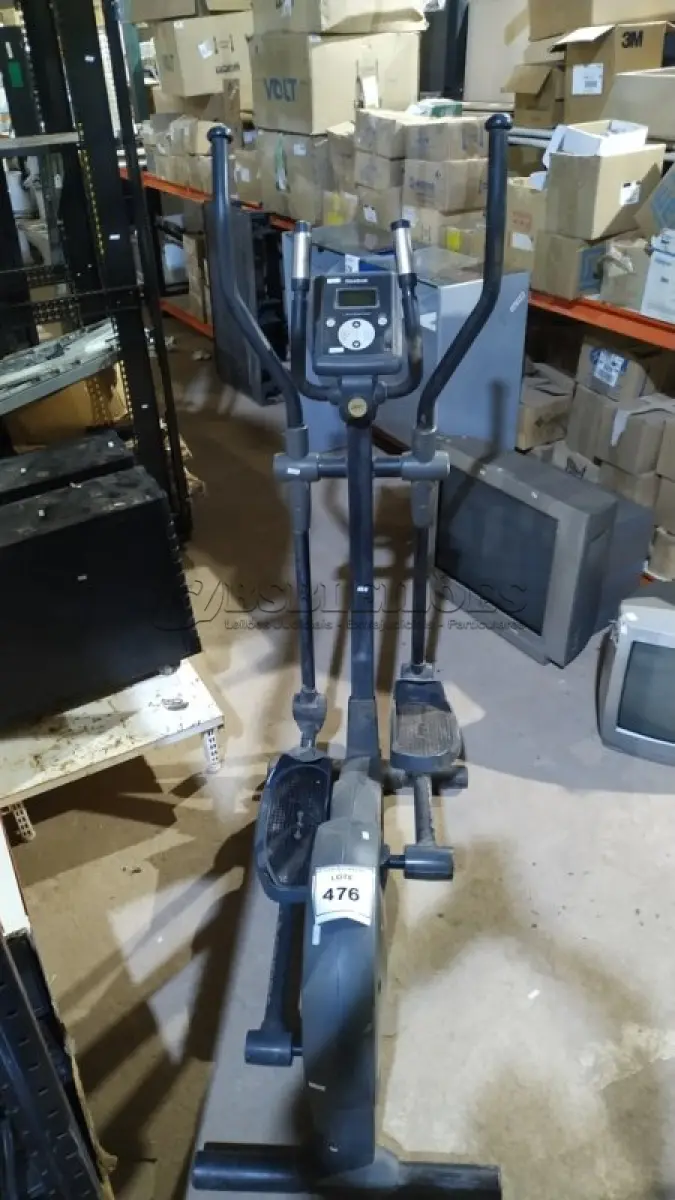 LOTE 476 - 01 MÁQUINA ELÍPTICO. (NO ESTADO) ATENÇÃO! FAZER A VISITAÇÃO ANTES DE ARREMATAR, NÃO SABEMOS SE FUNCIONA, LEILÃO NÃO TEM GARANTIA E NEM DEVOLUÇÃO, SUJEITO A POSSÍVEIS AVARIAS VISÍVEIS/OCULTAS E/OU AUSÊNCIA DE COMPONENTES.