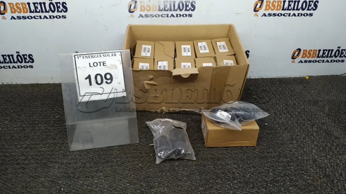 LOTE 109 - 01 CAIXA COM MC4 PARA MICROS INVERSORES WEG. (NO ESTADO) ATENÇÃO! FAZER A VISITAÇÃO ANTES DE ARREMATAR, NÃO SABEMOS SE FUNCIONA, LEILÃO NÃO TEM GARANTIA E NEM DEVOLUÇÃO, SUJEITO A POSSÍVEIS AVARIAS VISÍVEIS/OCULTAS E/OU AUSÊNCIA DE COMPONENTES.